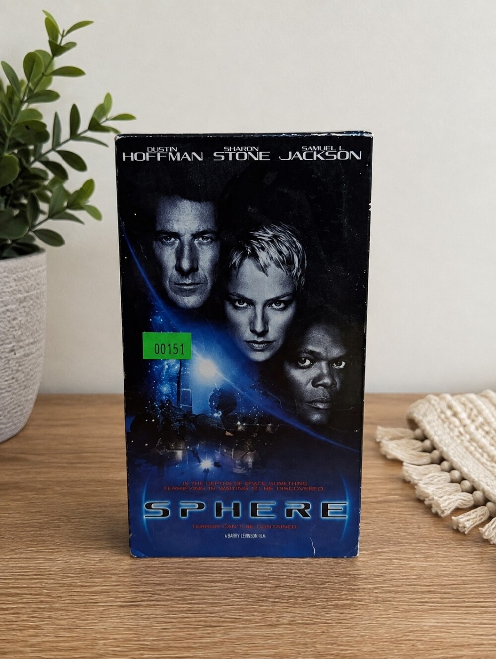 Sphere 1998 Sci-fi Thriller VHS video tape movie